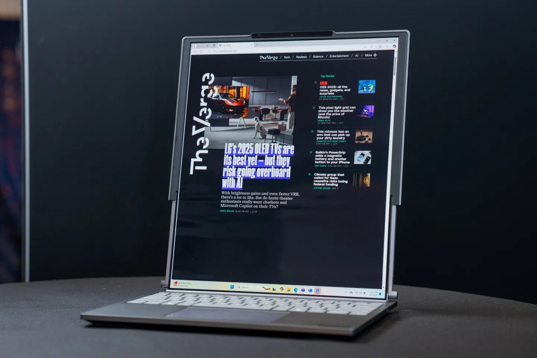 CES 2025:酷炫!联想发布世界首台卷轴屏笔记本ThinkBook Plus Gen 6 Rol