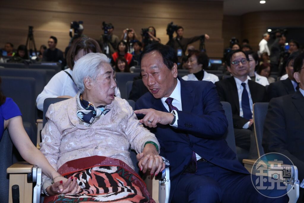 獨家／辭世不滿一週低調下葬　郭家人齊聚愛物園送初永真最後一程