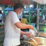 研究生菜市场摆摊卖鸡爪：坚信能做大 收入比坐班高